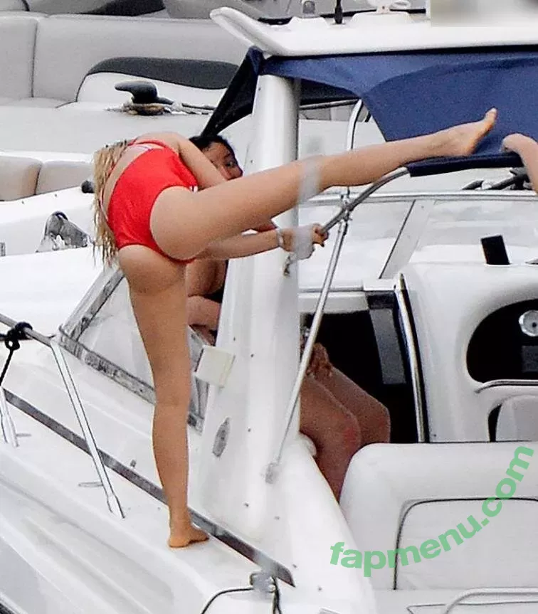 Evelyn Burdecki nude photo #0100 (evelyn_burdecki / evelynburdecki)