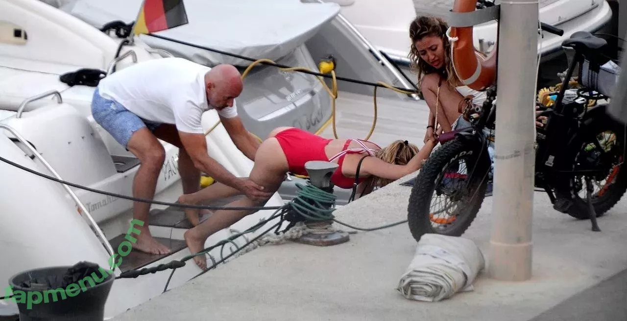 Evelyn Burdecki nude photo #0103 (evelyn_burdecki / evelynburdecki)