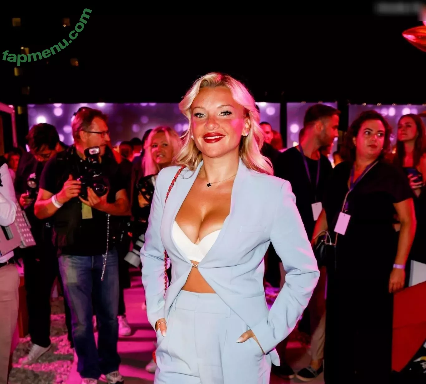 Evelyn Burdecki nude photo #0139 (evelyn_burdecki / evelynburdecki)