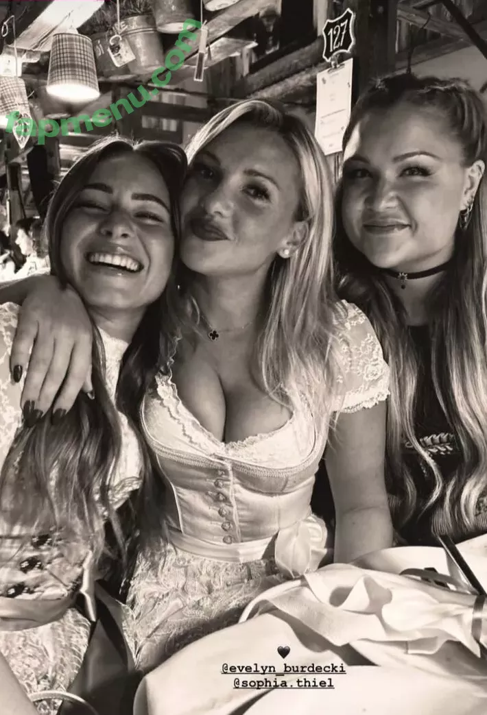 Evelyn Burdecki nude photo #0182 (evelyn_burdecki / evelynburdecki)