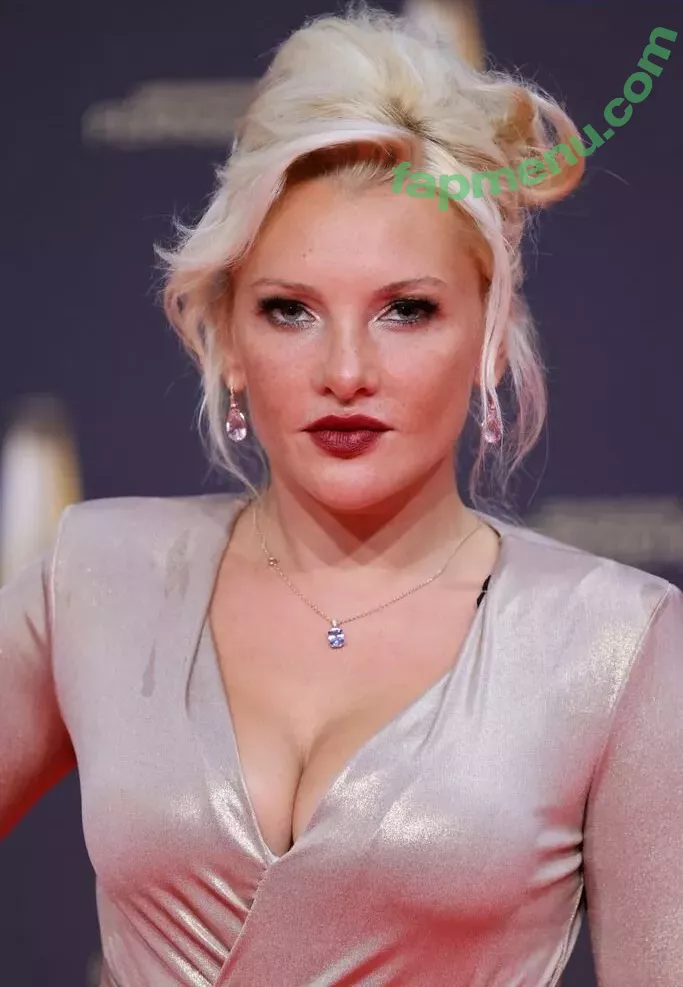 Evelyn Burdecki nude photo #0302 (evelyn_burdecki / evelynburdecki)