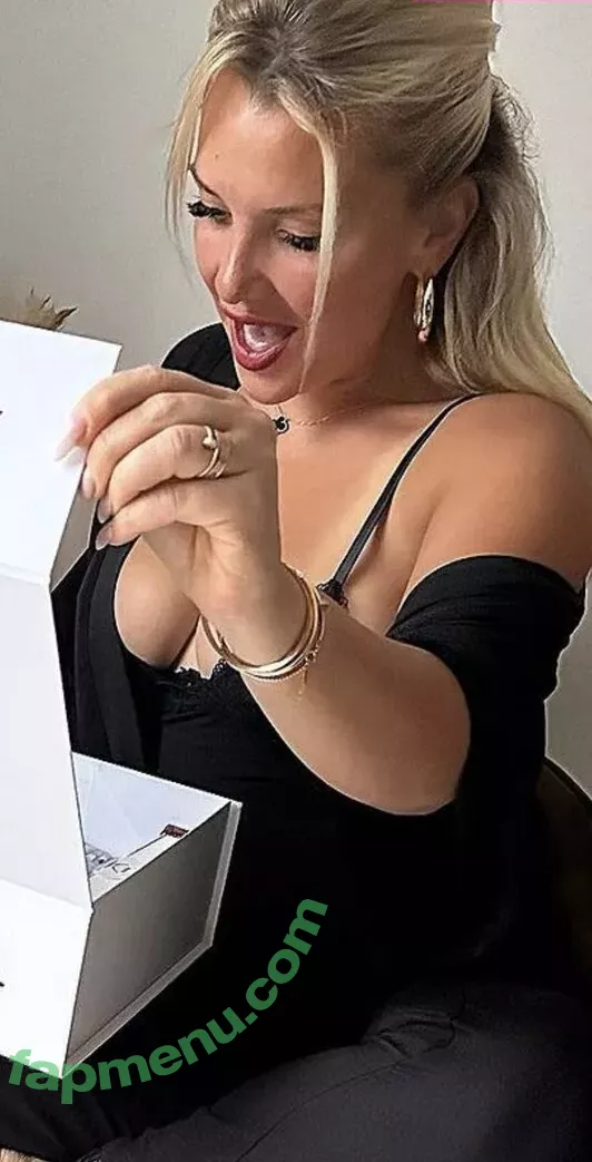 Evelyn Burdecki nude photo #0305 (evelyn_burdecki / evelynburdecki)