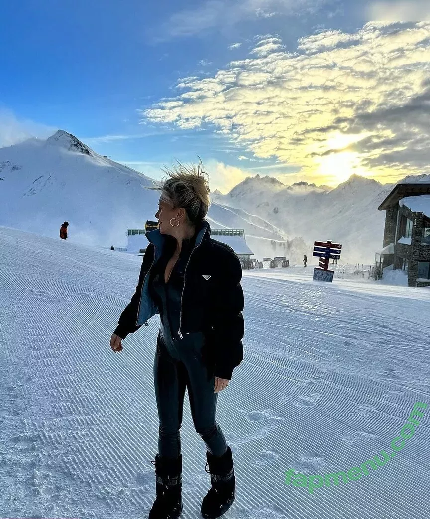 Evelyn Burdecki nude photo #0378 (evelyn_burdecki / evelynburdecki)