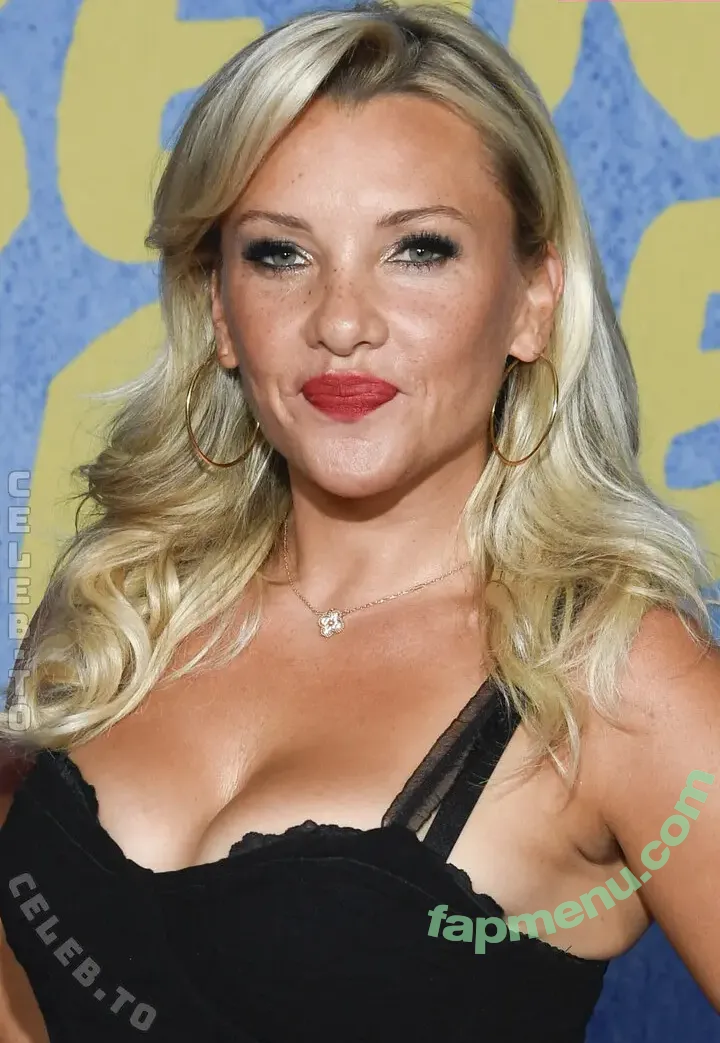 Evelyn Burdecki nude photo #0709 (evelyn_burdecki / evelynburdecki)