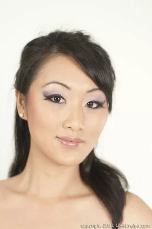 Evelyn Lin / evolutionofevie / xevelynlinx nude photo #0404