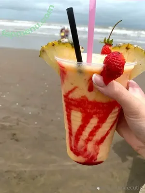 eviecutie / evie.cute nude photo #0043