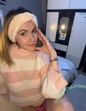 eviecutie / evie.cute nude photo #0049