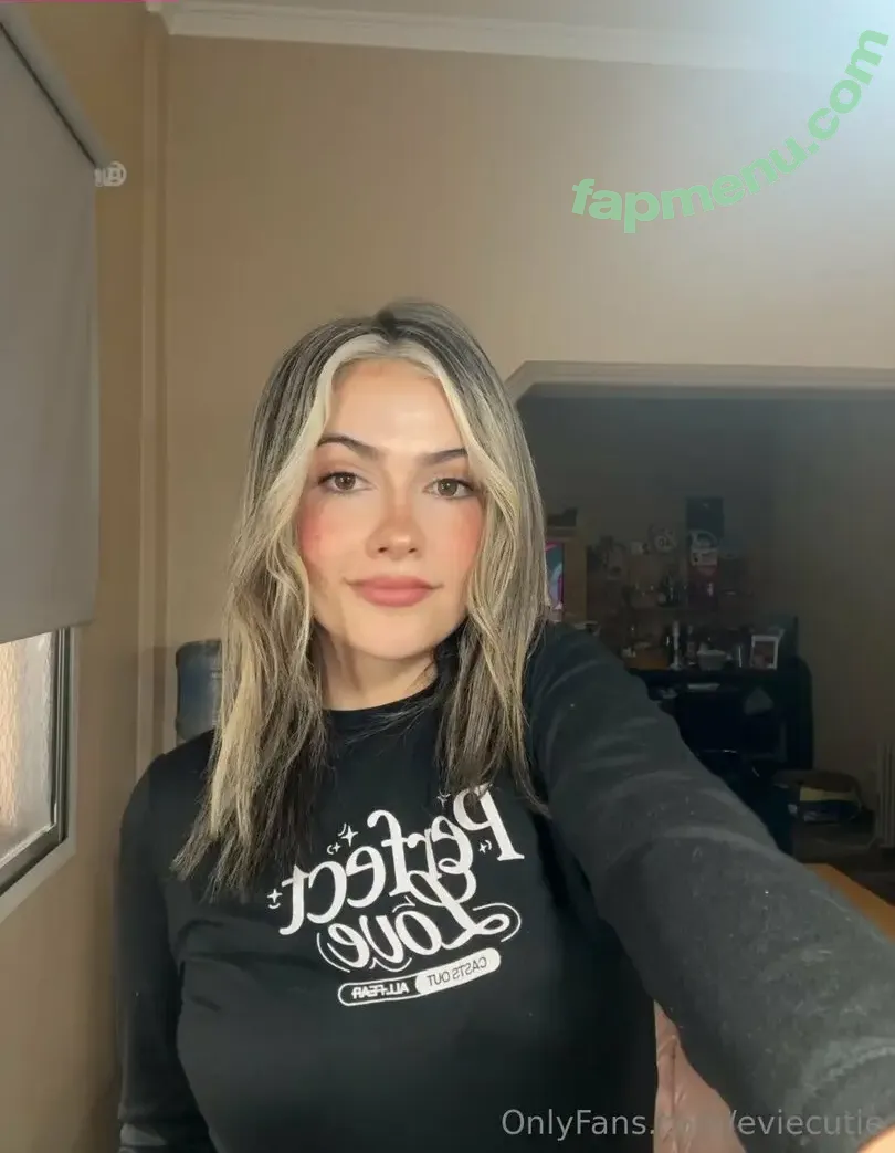 eviecutie nude photo #0082 (evie.cute)