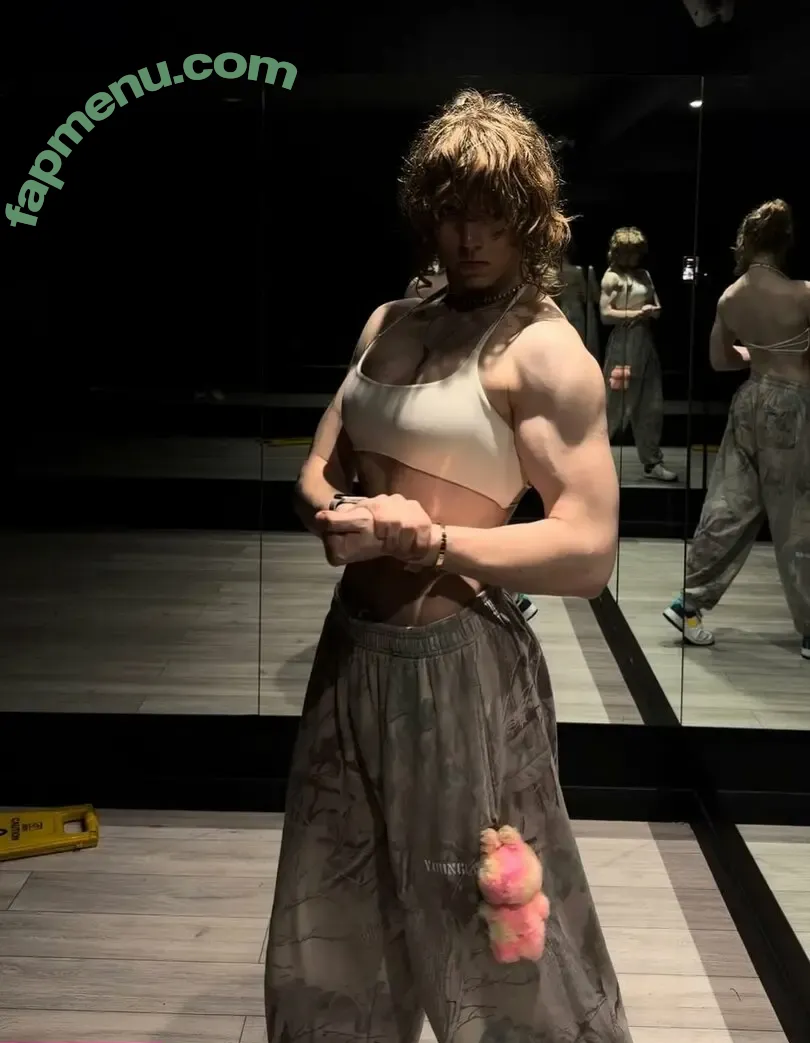 eviedotgym nude photo #0042 (eviedotgym)