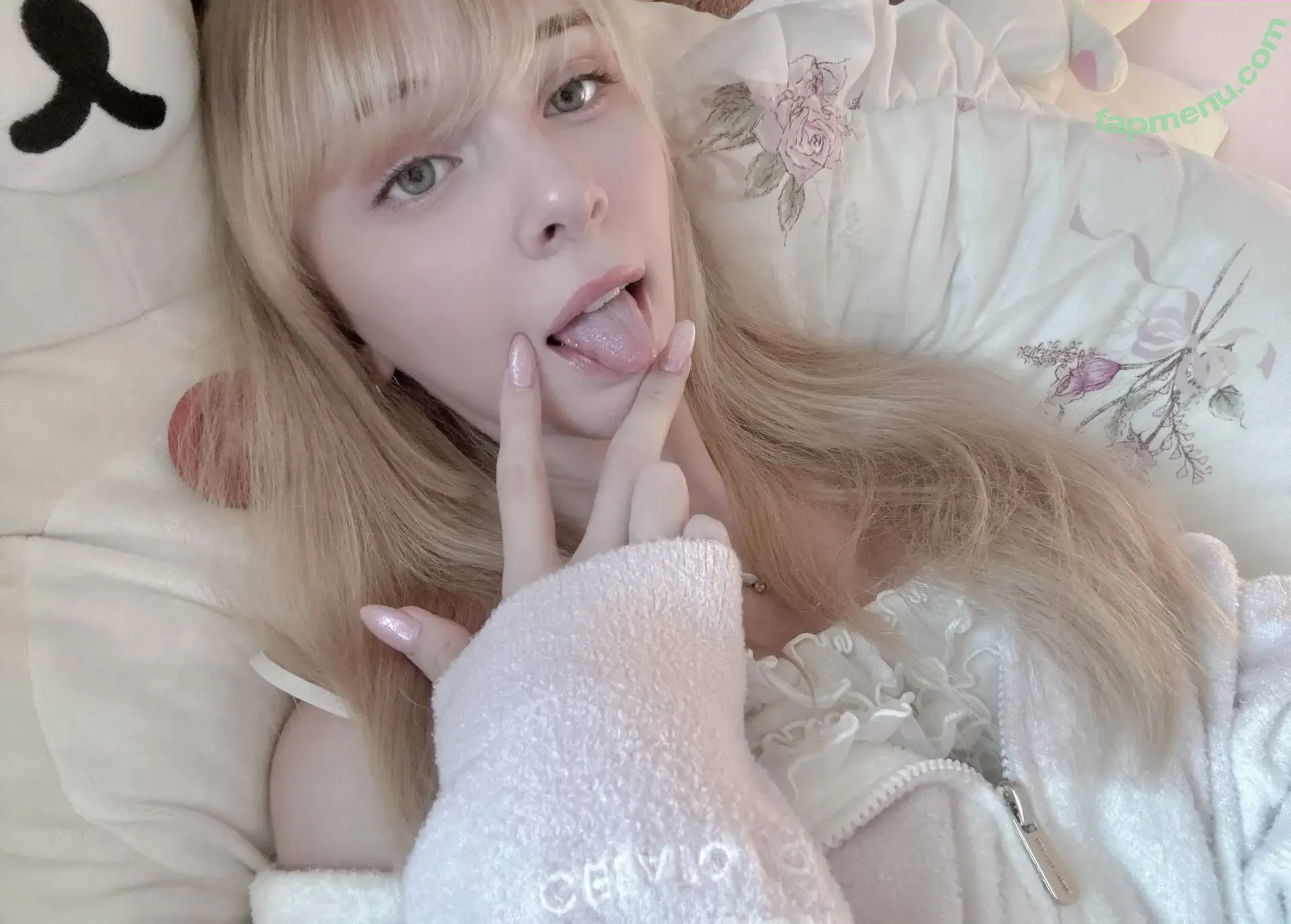 evieleafie nude photo #0014 (evaelfie / evieleaf)