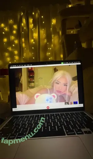 eviesrealm / jhezayle nude photo #0001