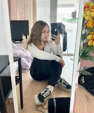 Evviepp nude photo #0008