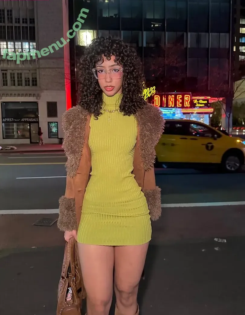 ewmxt nude photo #0146 (eliana / lalayravo / woahnatty)