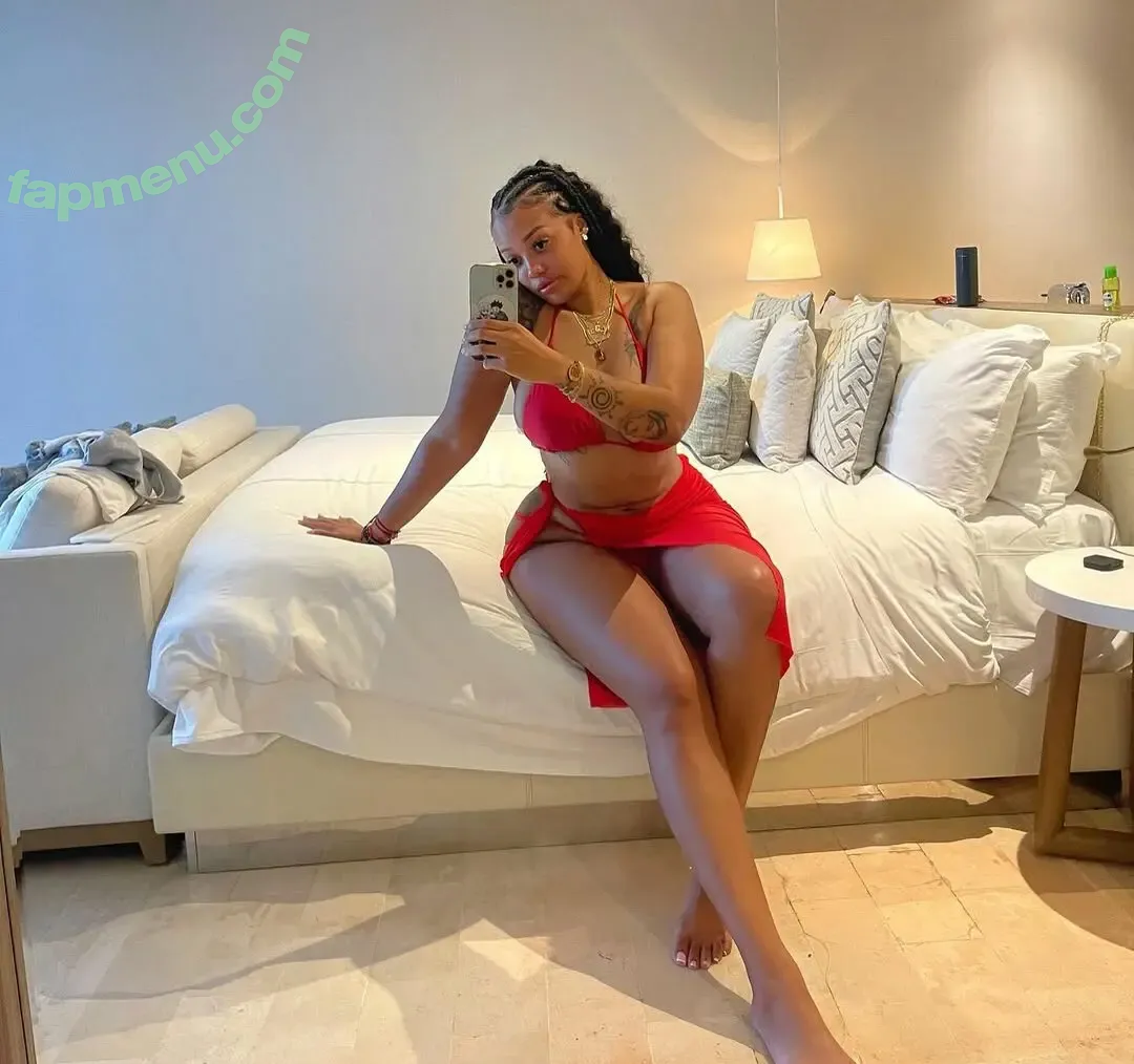 Exactly Essence nude photo #0002 (emonneeyy / exactly.e)
