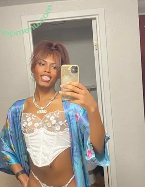 explicitlyarmani / itzbarbianna nude photo #0004