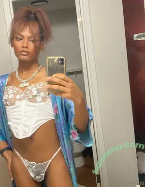 explicitlyarmani / itzbarbianna nude photo #0005