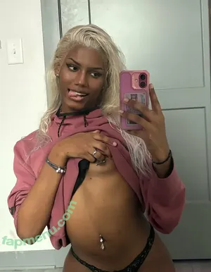 explicitlyarmani / itzbarbianna nude photo #0013