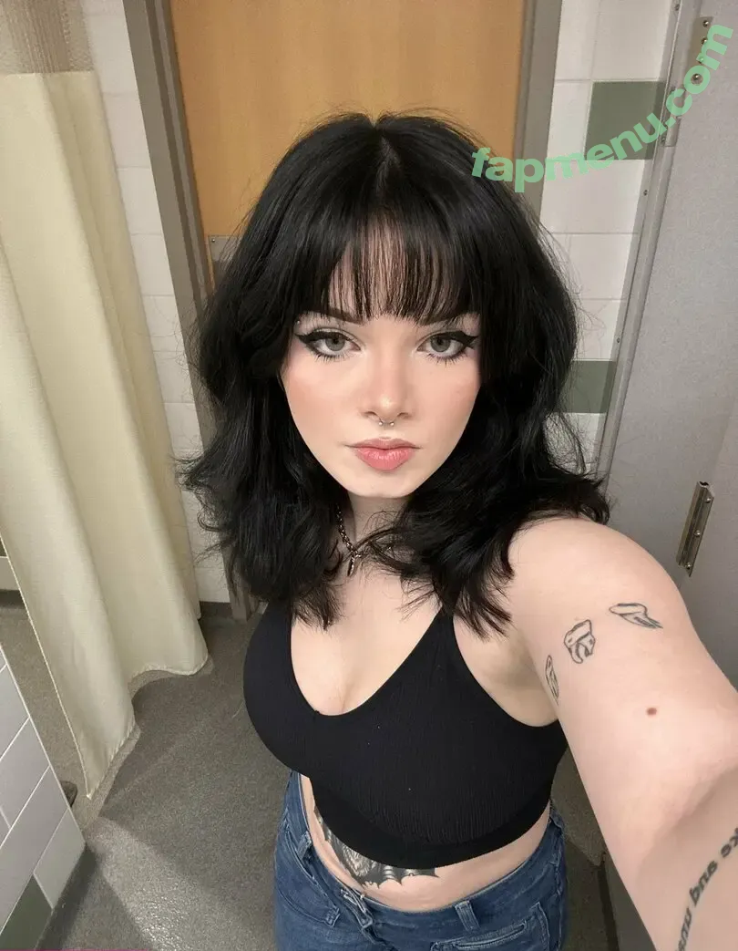 Extragal nude photo #0027 (extraroxy / grace4nne)