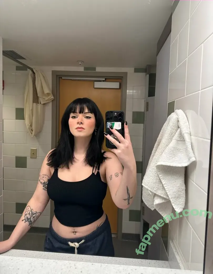 Extragal nude photo #0028 (extraroxy / grace4nne)