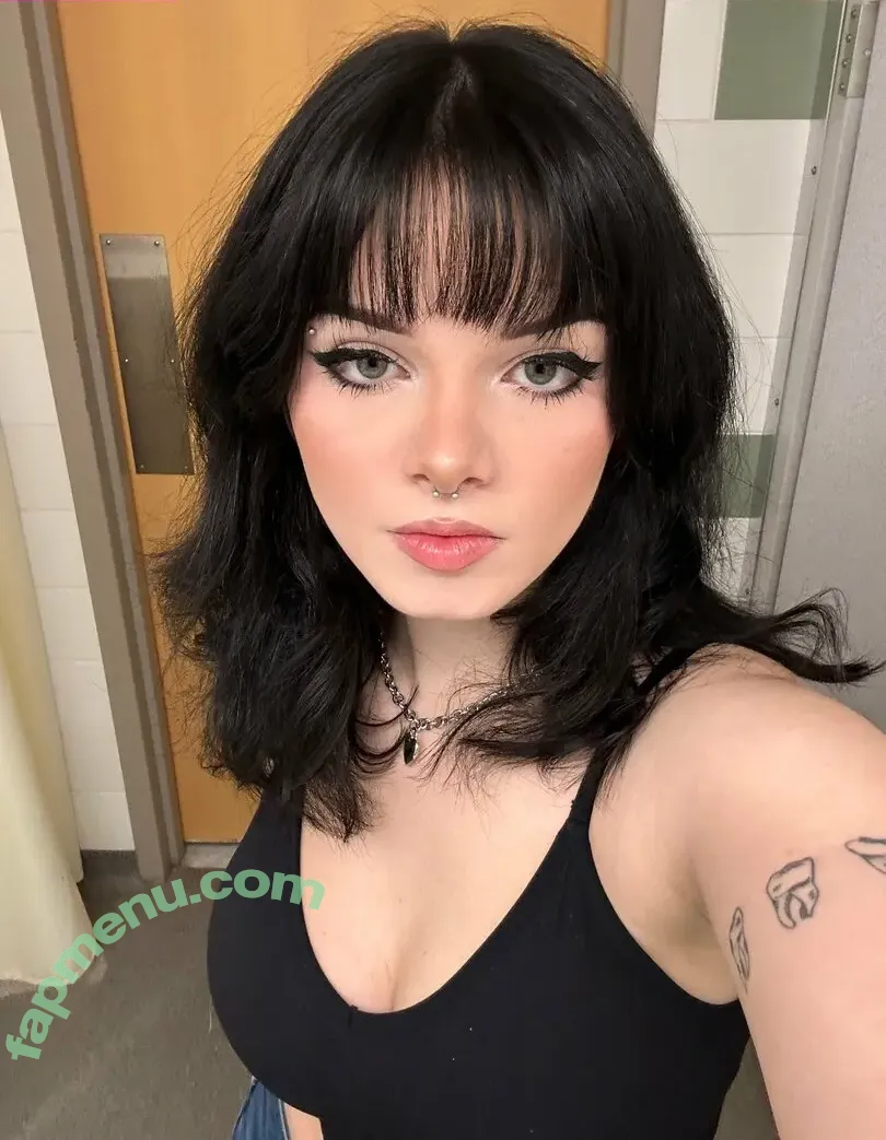 Extragal nude photo #0029 (extraroxy / grace4nne)