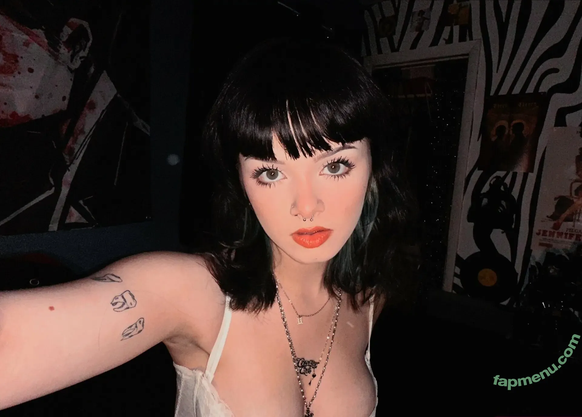 Extragal nude photo #0035 (extraroxy / grace4nne)