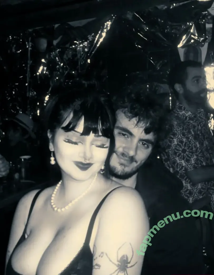 Extragal nude photo #0048 (extraroxy / grace4nne)