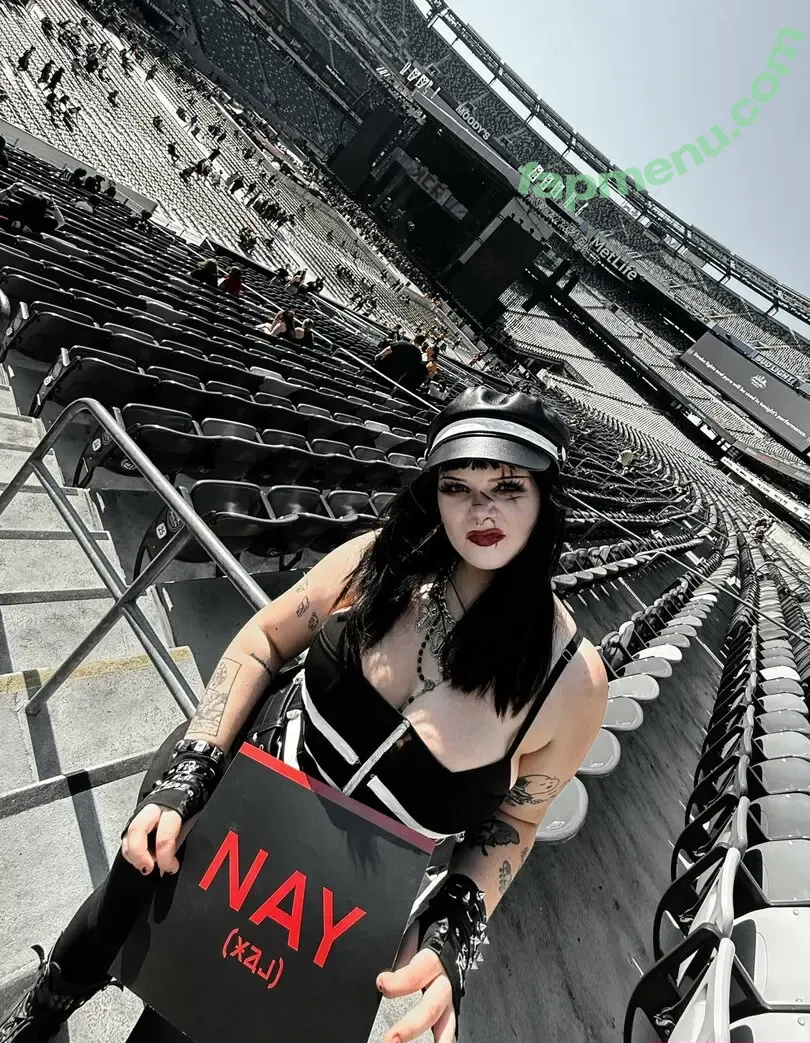 Extragal nude photo #0053 (extraroxy / grace4nne)