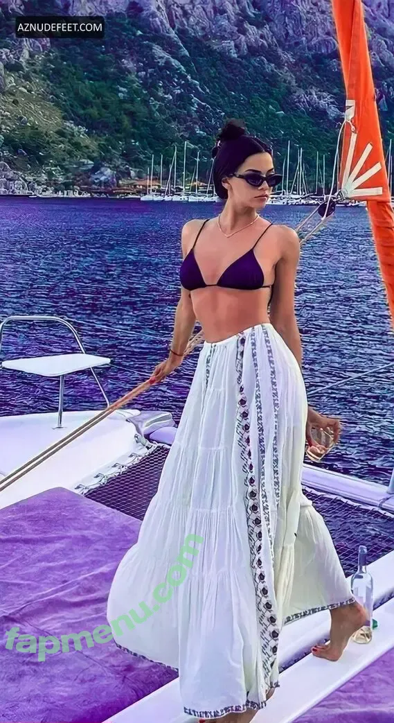 Eylül Kandemir nude photo #0003 (Eylül Kandemir)