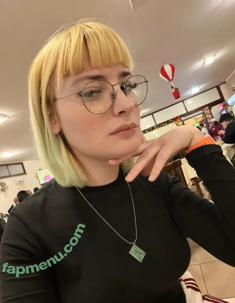 F4micom nude photo #0019 (F4mi)