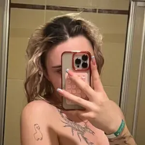 faey211 / l.izzie18 nude photo #0006