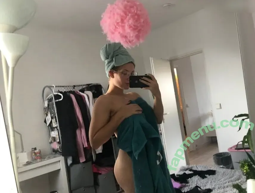 Fairy Karo nude photo #0027 (fairykaro / karolinantivist)