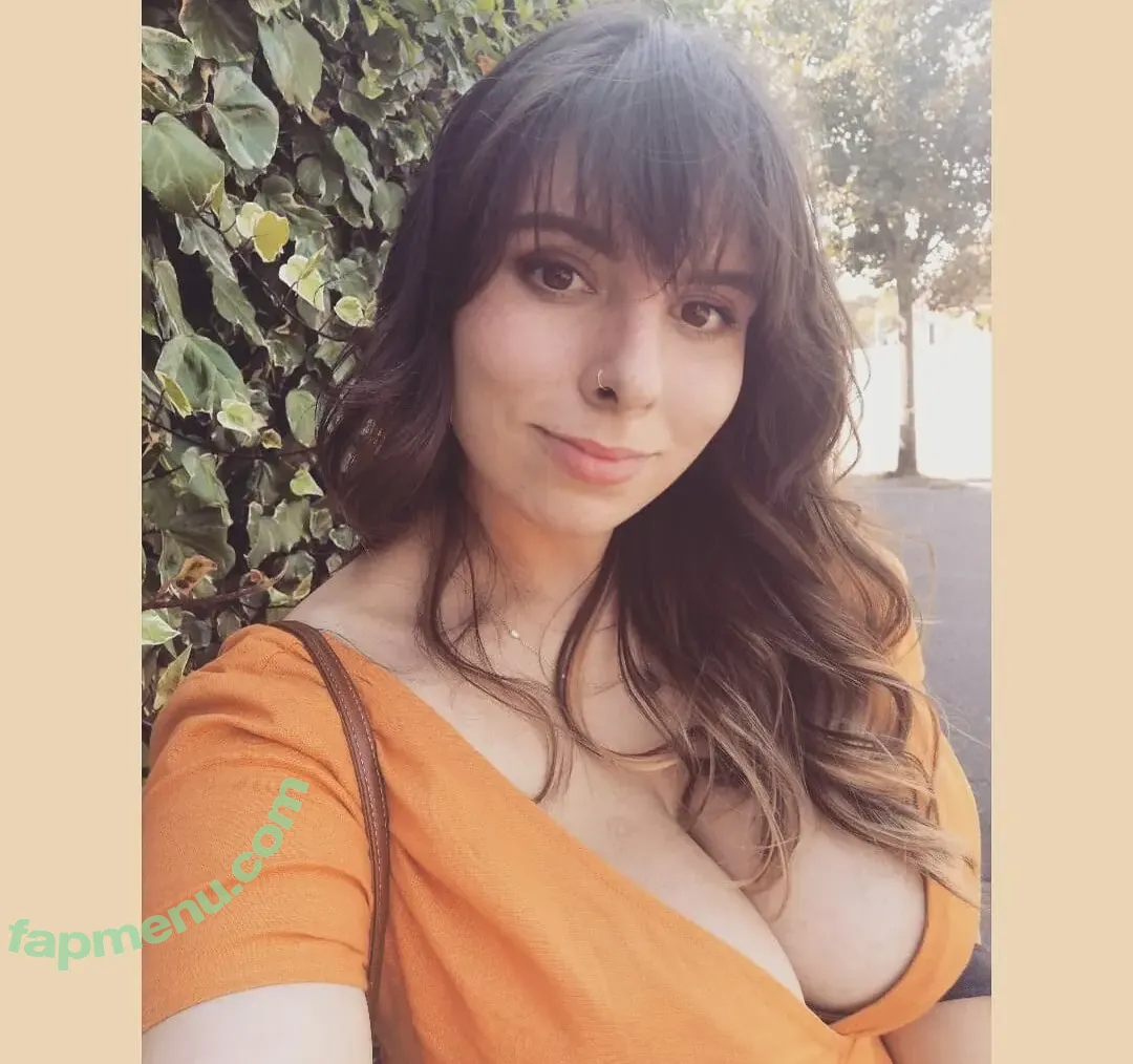 Fake_Geek_Girl nude photo #0001 (PlasticMomo)