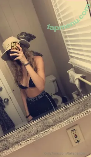 fallenangelv5 / fallenangelyn nude photo #0016