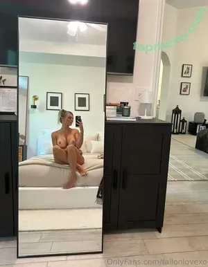 Fallonlovexo / chloemaymcbride.x nude photo #0007