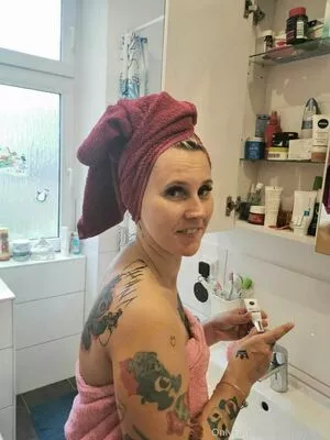 famez_de / tuncayfamez.de nude photo #0016