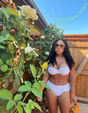 Famous Kiki 1 / famous_kiki1 nude photo #0021