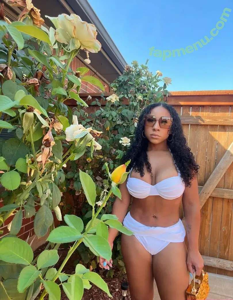 Famous Kiki 1 nude photo #0021 (famous_kiki1)