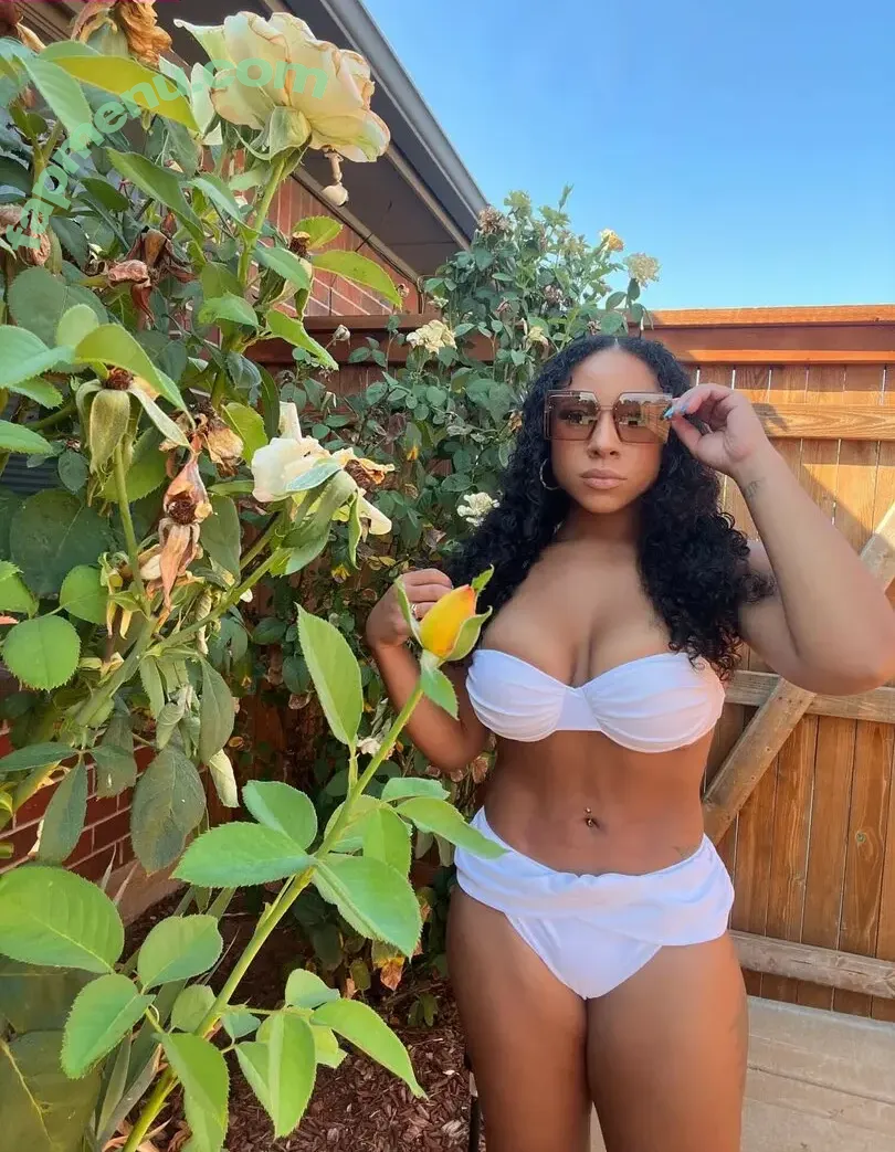 Famous Kiki 1 nude photo #0022 (famous_kiki1)