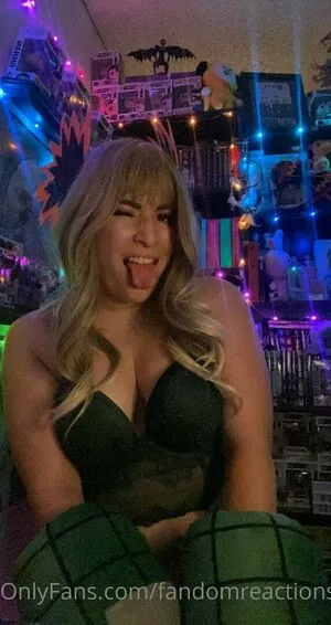 FandomReactions / fandomreactgirls nude photo #0059