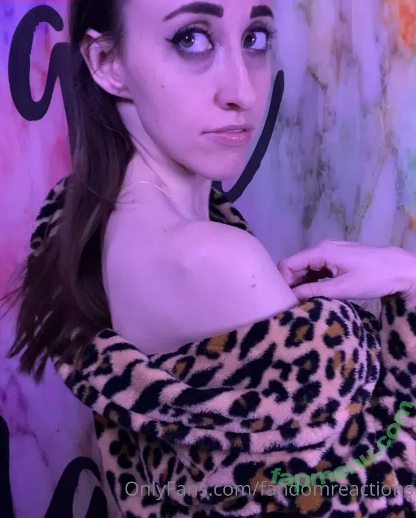 FandomReactions nude photo #0070 (fandomreactgirls)
