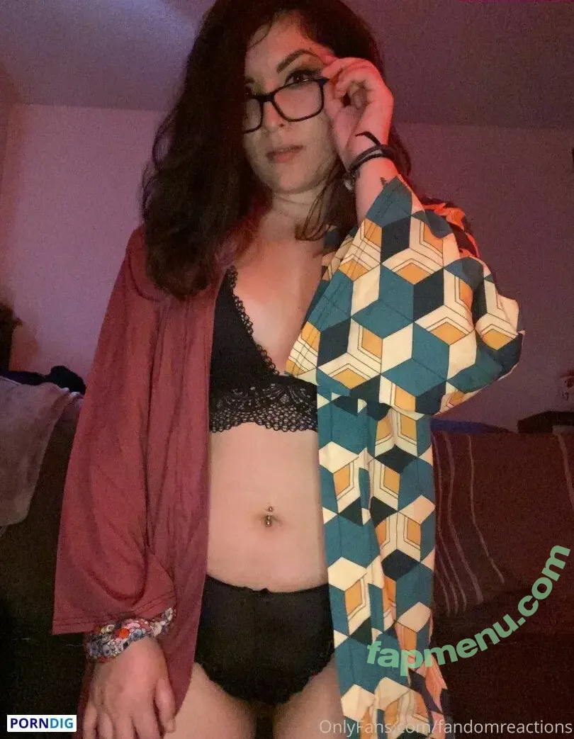 FandomReactions nude photo #0685 (fandomreactgirls)