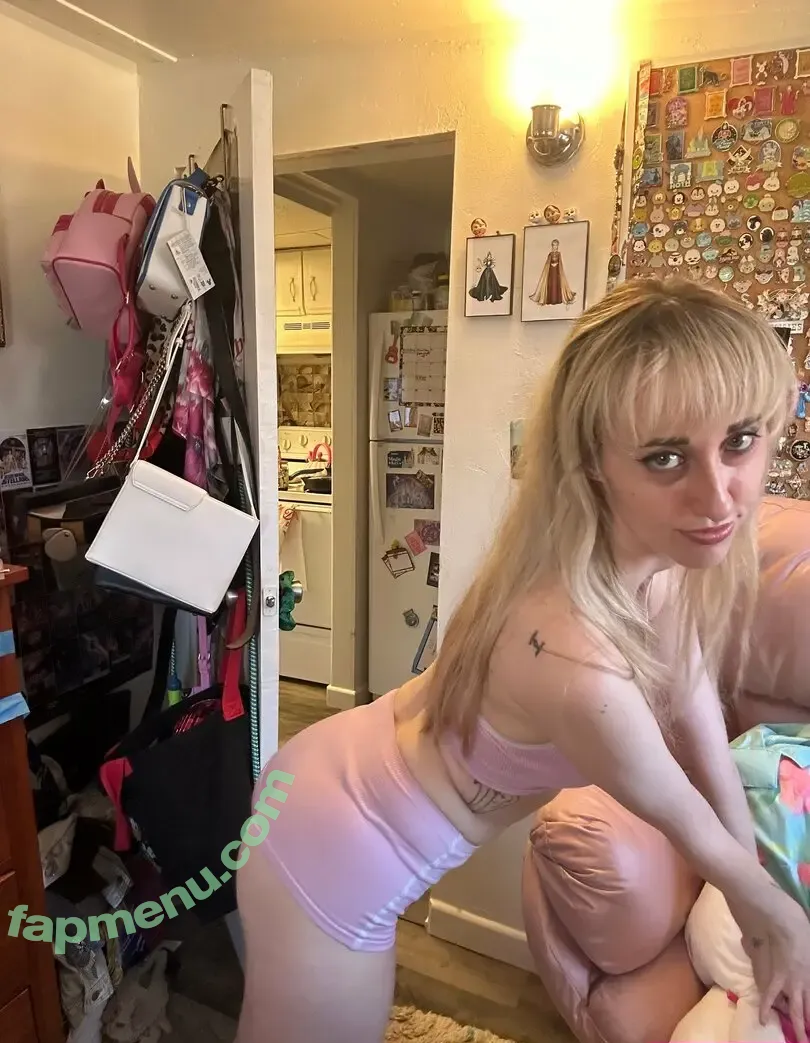 FandomReactions nude photo #0792 (fandomreactgirls)