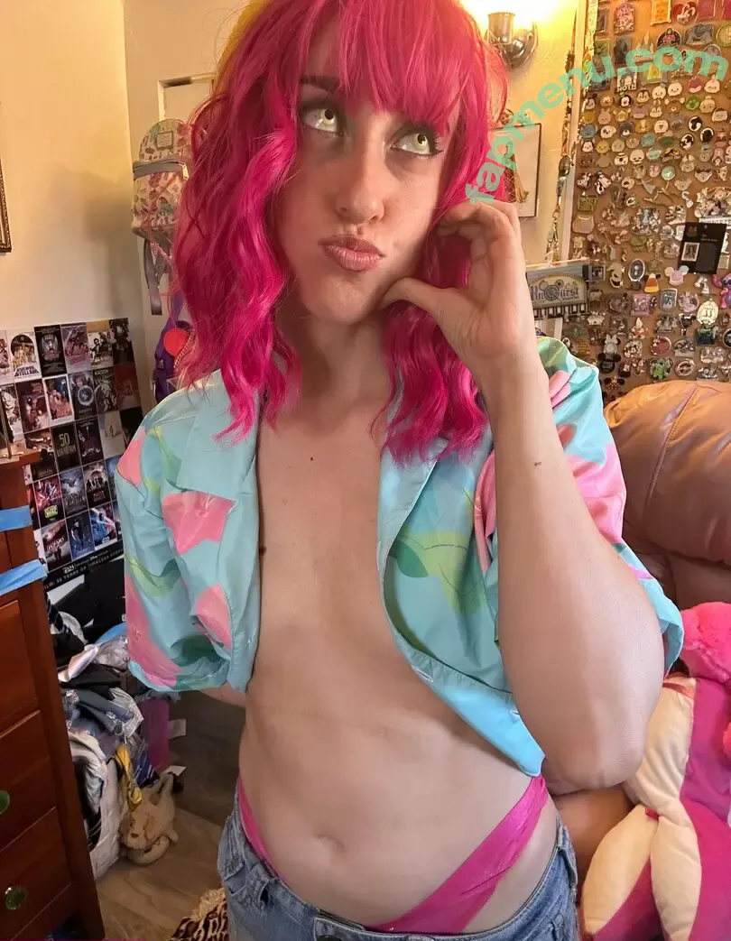 FandomReactions nude photo #0795 (fandomreactgirls)