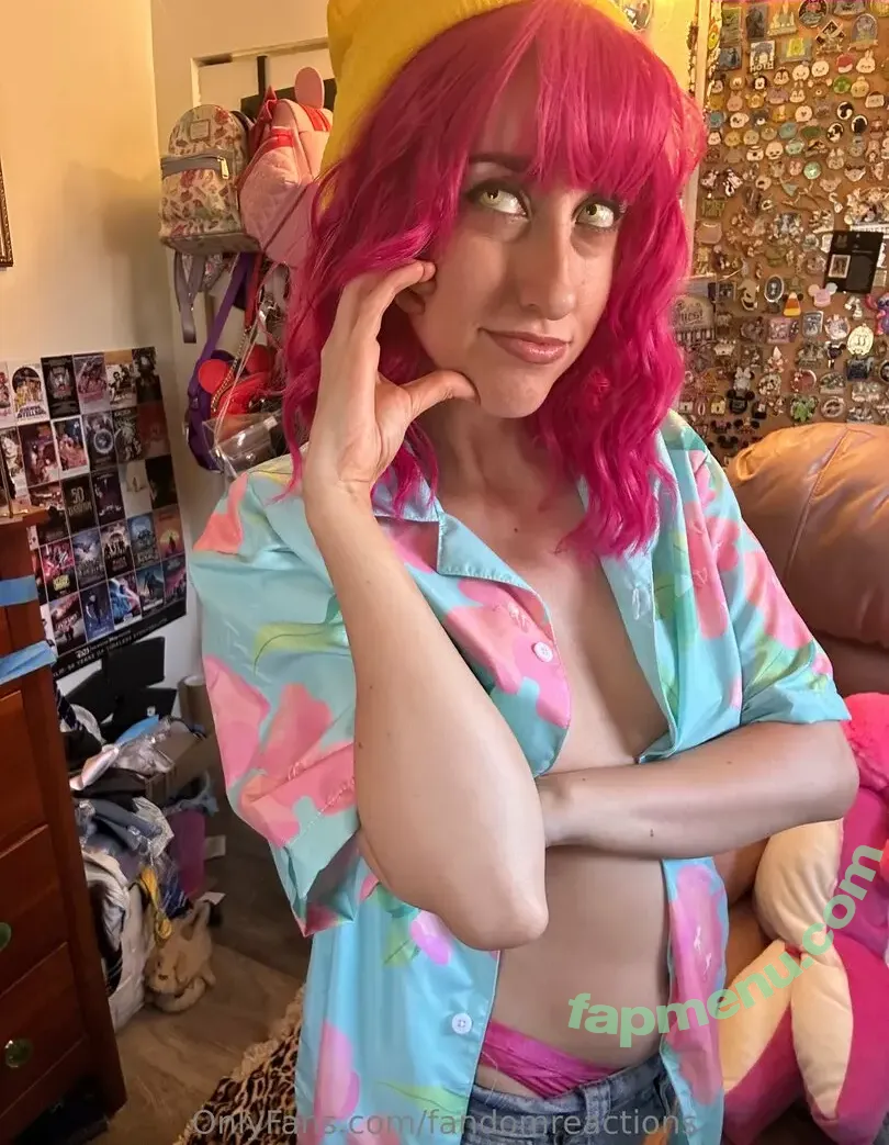 FandomReactions nude photo #0797 (fandomreactgirls)