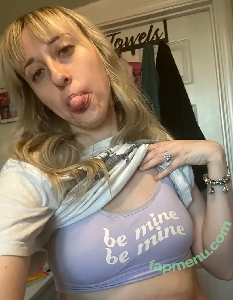 FandomReactions nude photo #0806 (fandomreactgirls)