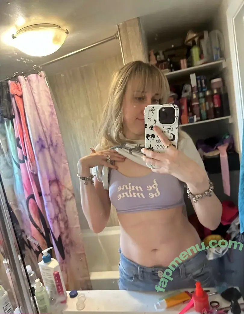 FandomReactions nude photo #0816 (fandomreactgirls)