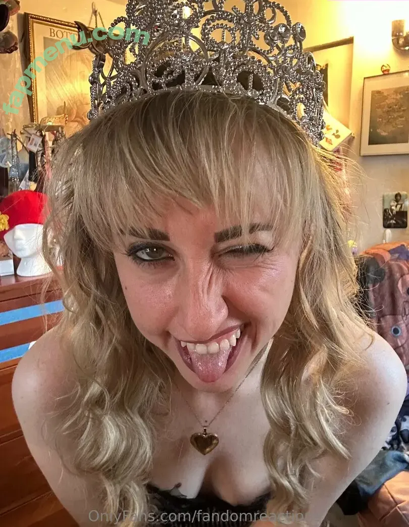 FandomReactions nude photo #0825 (fandomreactgirls)