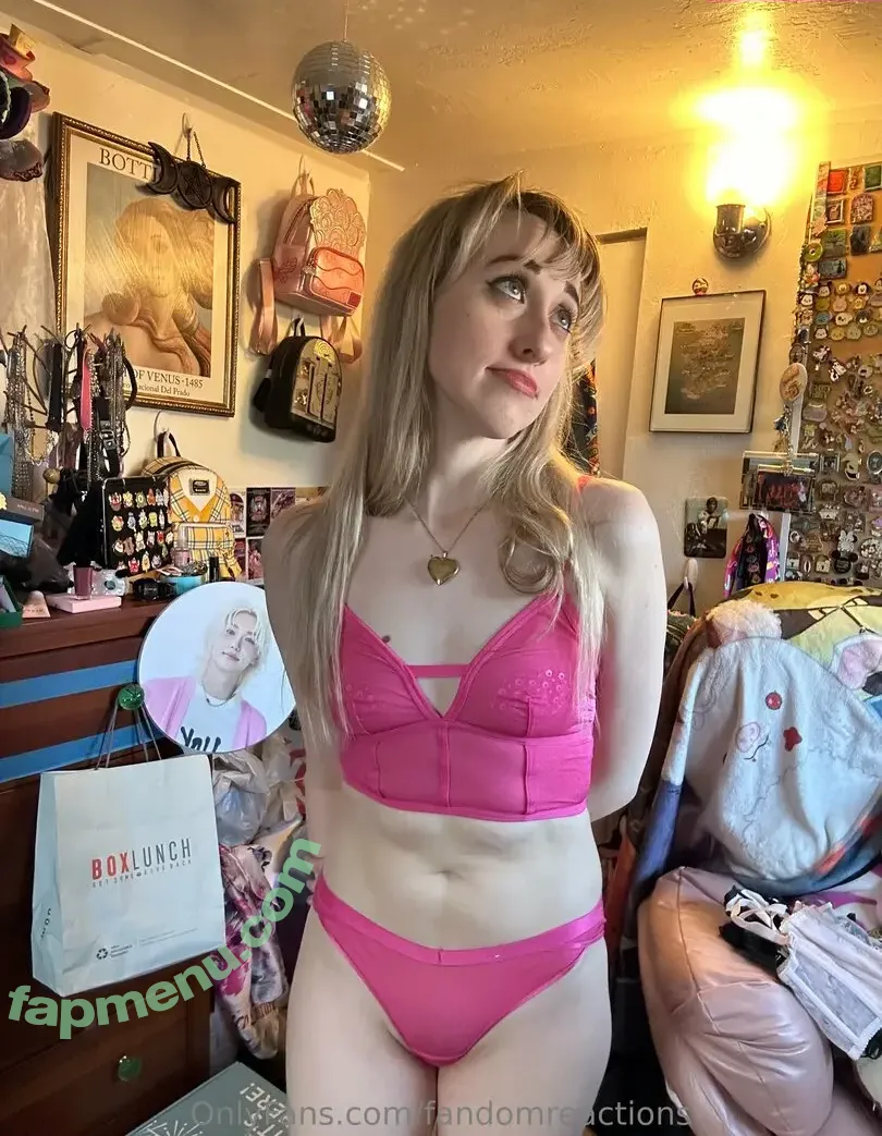 FandomReactions nude photo #0889 (fandomreactgirls)