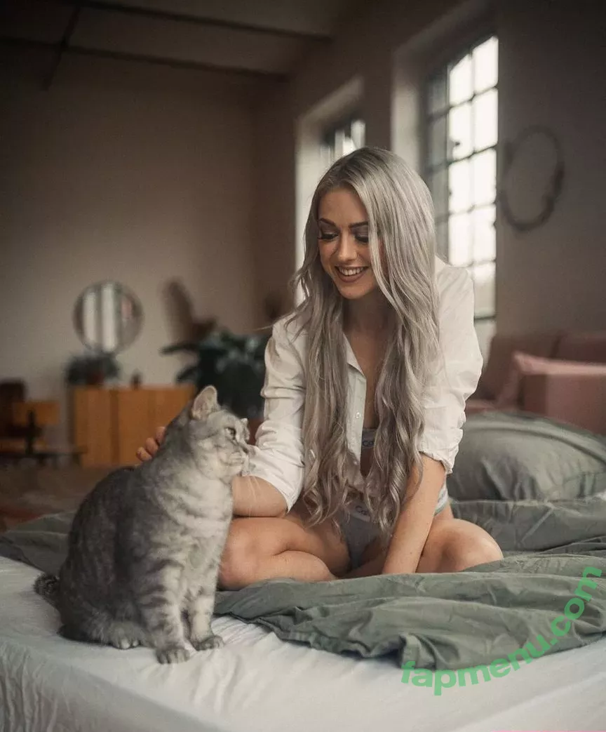 Farbenfuchs nude photo #0004 (farbenfuchs_)