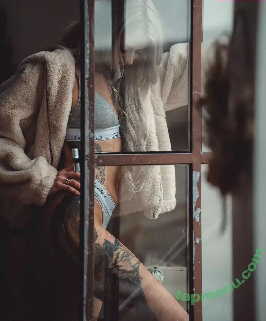 Farbenfuchs nude photo #0006 (farbenfuchs_)